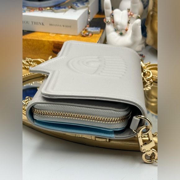 🆕 CHIARA FERRAGNI 🧿 NWB Eyelike Motif Chain Linked Wallet on Chain - Picture 8 of 15